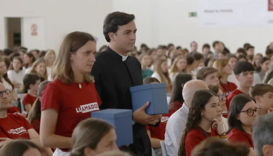 Visite du pape en Espagne | Maëva Mascle, ministre extraordinaire de la communion